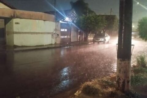 Sábado termina com chuva forte em alguns bairros de Campo Grande