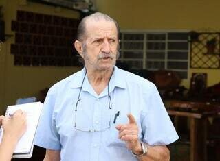 Árvore caída mantém rua interditada na Vila Glória há 16 horas