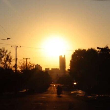 Calor predomina, mas chuva pode aparecer neste domingo em MS