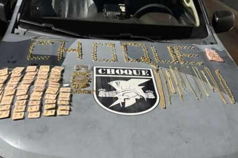 Polícia recupera semijoias enterradas e prende 2 por furto a joalheria