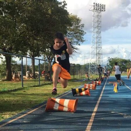 Disputas de atletismo dos Jogos Escolares da Capital continuam neste domingo