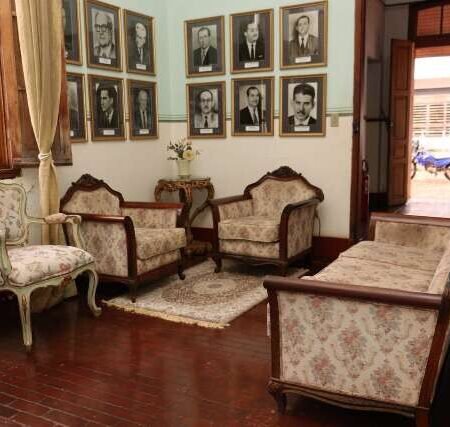 Com riqueza de detalhes de 1935, casa do chefe da ferrovia aguarda revitalização