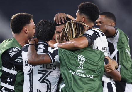 Botafogo constrói vitória tranquila em casa e Santos para na defesa rival