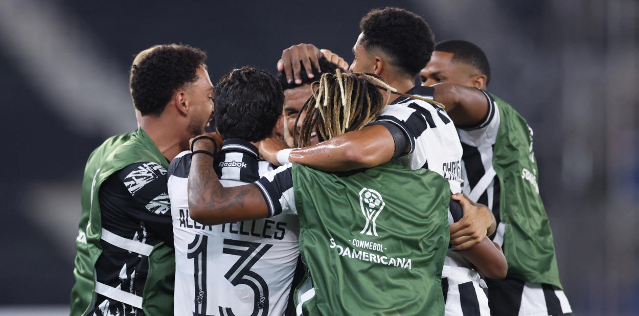 Botafogo constrói vitória tranquila em casa e Santos para na defesa rival