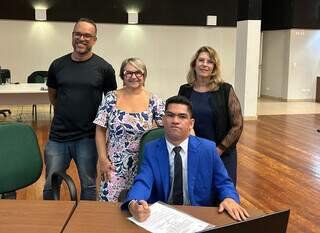 Pesquisa sobre inclusão faz de Lucas o 1º mestre com paralisia cerebral no MS