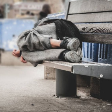 Só 3 dos 79 municípios de MS avançam em plano para a população de rua