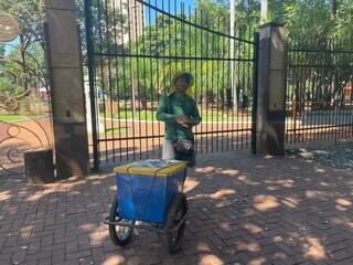 Principal praça da cidade fecha no feriado por conta de corte de gastos