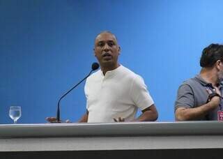 Prefeitura usará agentes de saúde para fiscalizar terrenos sujos Prefeitura usará agentes de saúde para fiscalizar terrenos sujos