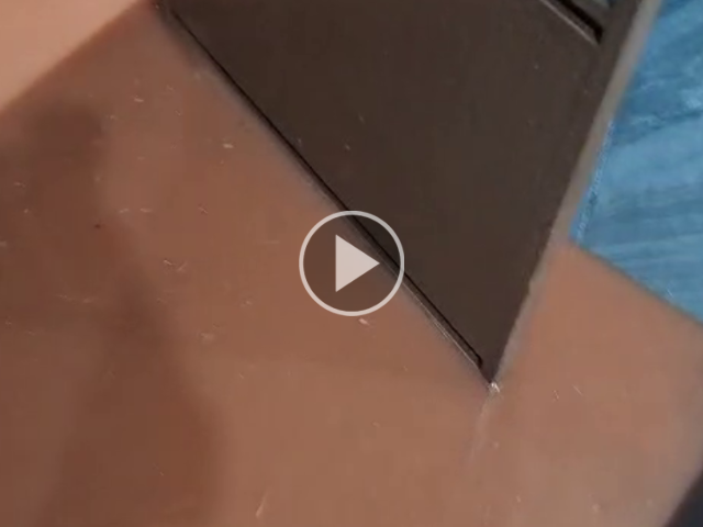 Chuva alaga casas e moradores cobram limpeza de bueiros