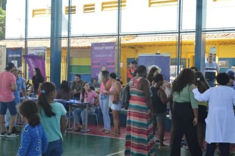 Mutirão leva 300 serviços ao Anache e atrai público até de outra cidade
