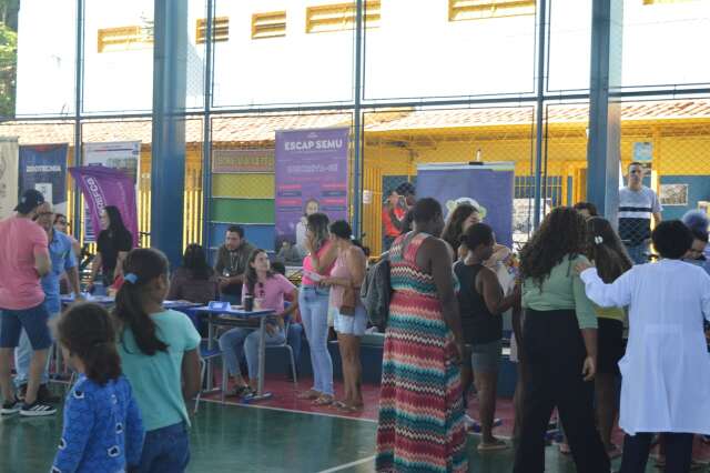Mutirão leva 300 serviços ao Anache e atrai público até de outra cidade