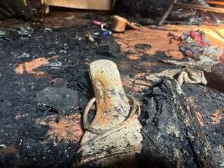 Por causa de um "não", homem queimou tudo que professora tinha