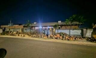 Morador na Vila Bandeirantes se surpreende com poda drástica de 6 árvores