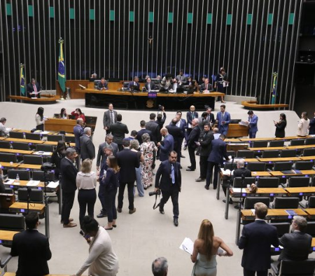 Câmara libera tramitação de projetos contra escala 6x1