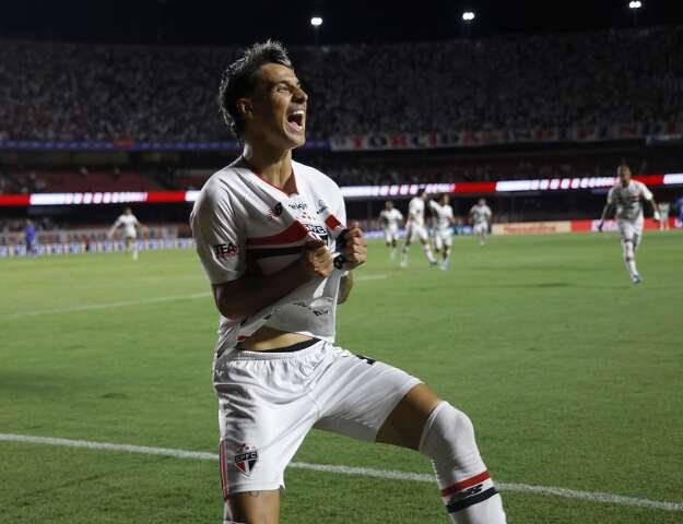 Com 3 gols do sul-mato-grossense Ferreirinha, São Paulo vence Cruzeiro