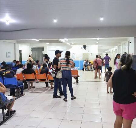 Pacientes enfrentam horas de espera e filas lotam UPAs em Campo Grande