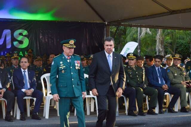 Riedel garante promoções a partir de maio durante entrega da Medalha Tiradentes