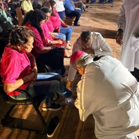 Missa de lava-pés leva arcebispo a casas de apoio da Capital
