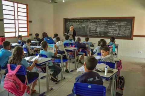 Senado aprova piso de R$ 5,1 mil para professores da educação básica