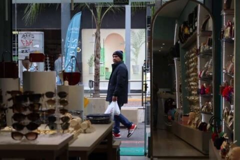 Dia Livre de Impostos tem tênis, roupas, móveis e até óculos com preço menor
