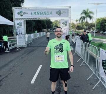 Acadêmico celebra pódio em corrida após superar cirurgia na lombar