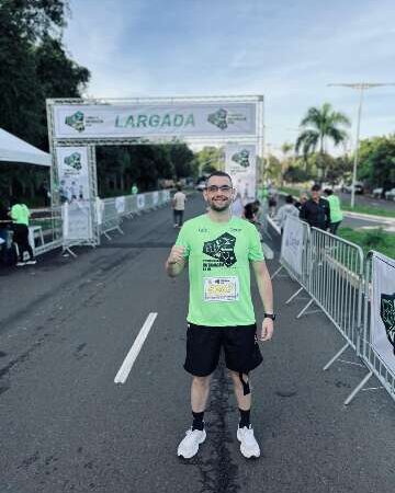Acadêmico celebra pódio em corrida após superar cirurgia na lombar
