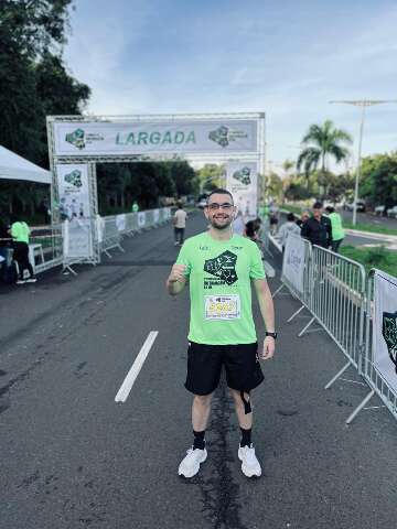 Acadêmico celebra pódio em corrida após superar cirurgia na lombar