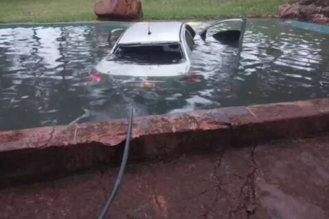 Mulher que morreu após carro cair em piscina era de Campo Grande