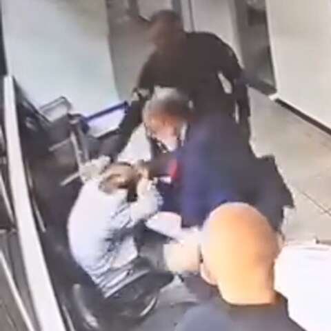 Preso acusa promotor de agressão em audiência de custódia