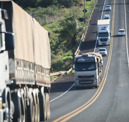 Transportadora é condenada por rotina de até 12 horas ao volante