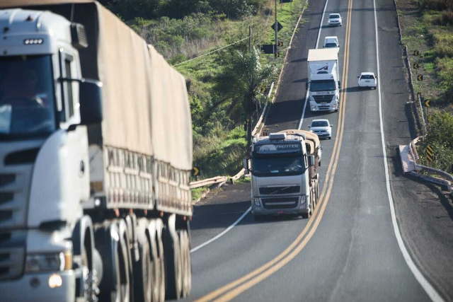 Transportadora é condenada por rotina de até 12 horas ao volante
