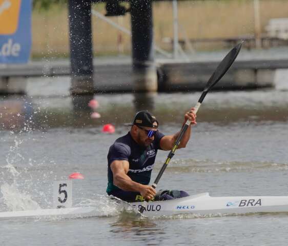 Fernando Rufino conquista ouro na Copa do Mundo de paracanoagem