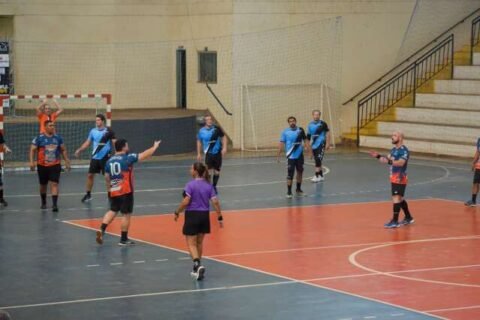 Associação prevê torneio internacional após reunir 300 atletas do handebol
