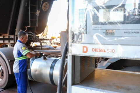 Governo prorroga subsídio de R$ 1,47 por litro do diesel até dezembro