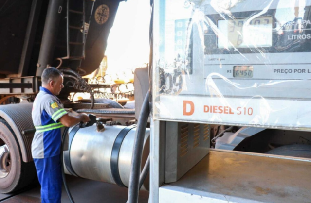 Governo prorroga subsídio de R$ 1,47 por litro do diesel até dezembro