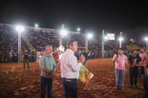 Riedel participa de Festa do Peão e anuncia reativação de escola agrícola