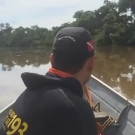Barco à deriva leva bombeiros a corpo de jovem no Rio Miranda