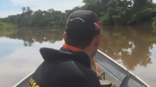 Barco à deriva leva bombeiros a corpo de jovem no Rio Miranda