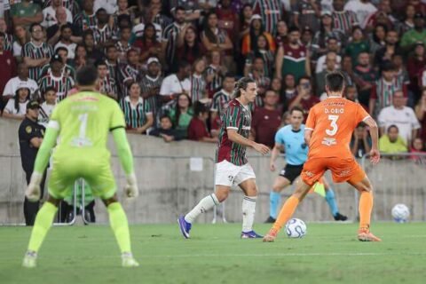 Fluminense vence no Maracanã e Corinthians perde para argentinos