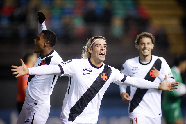 Vasco supera gol contra no Chile, vira sobre Audax e lidera grupo