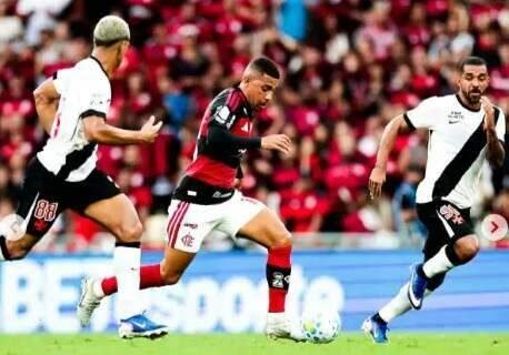 Vasco empata nos acréscimos com o Flamengo e mantém Palmeiras na liderança