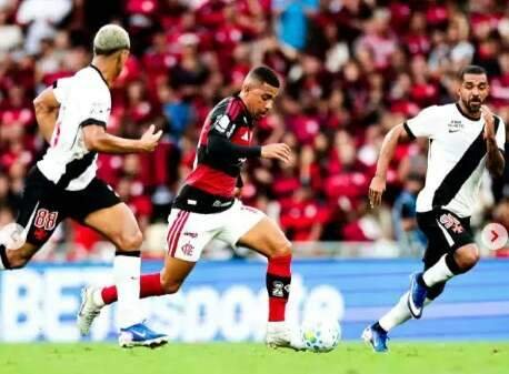 Vasco empata nos acréscimos com o Flamengo e mantém Palmeiras na liderança