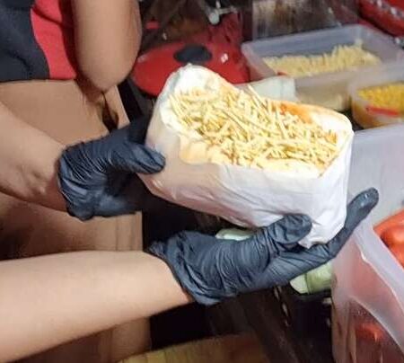 Lanchonete dá cachorro-quente de graça para agradar trabalhador CLT