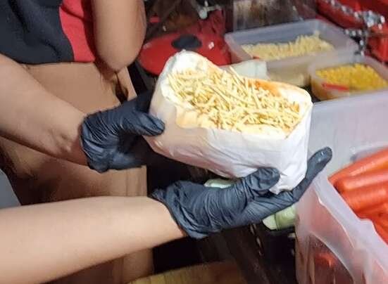 Lanchonete dá cachorro-quente de graça para agradar trabalhador CLT