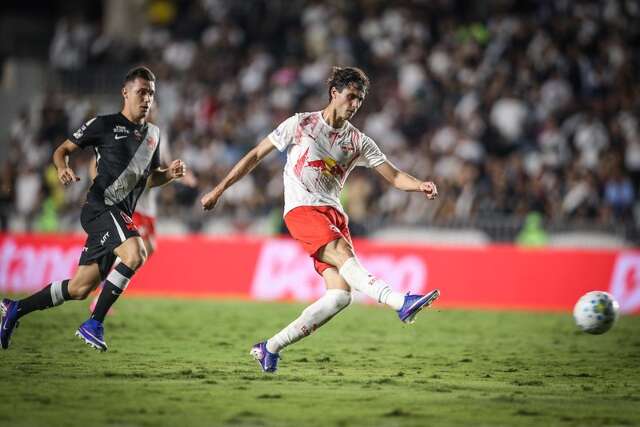 Bragantino domina Vasco em São Januário e entra na briga pelo G4