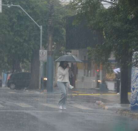Chuva traz sensação de 4,9ºC para Campo Grande na véspera do Dia das Mães
