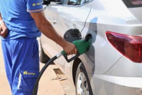 Governo deve fixar em R$ 0,44 desconto por litro para segurar preço da gasolina