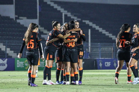 Corinthians vence clássico e Palmeiras assume vice-liderança no feminino