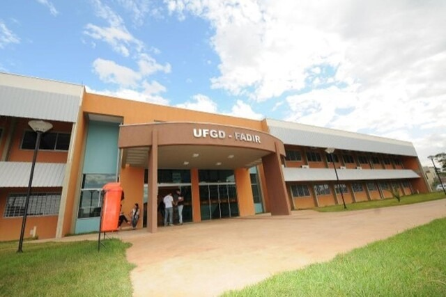 Com salários de até R$ 8,3 mil, seleção da UFGD segue com inscrições abertas