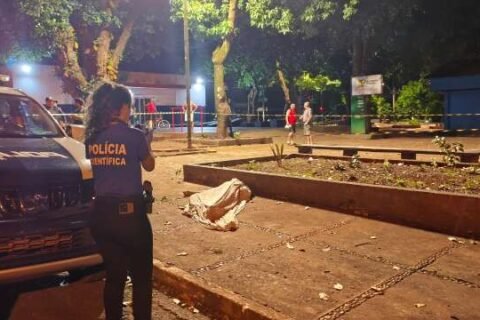 Homem é encontrado morto em praça de Dourados após passar mal